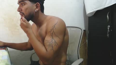 Snapshot of mrlevrone1 chatting on 06-04-26, 04:24 Mrlevrone1 online show from 06-04-26, 04:24