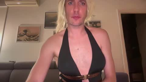 Snapshot of mrmooser42 chatting on 01-05-25, 01:13 TaleOfLaura online show from 01-05-25, 01:13