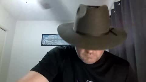 Snapshot of mrniggle chatting on 10-26-25, 08:26 Lucus online show from 10-26-25, 08:26