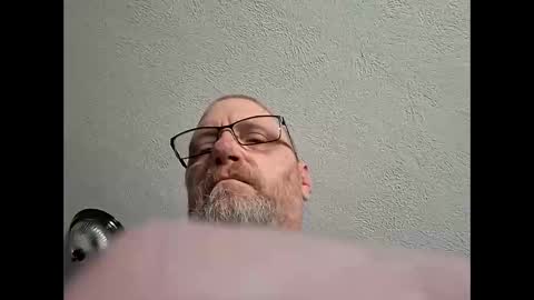 Snapshot of mrnmrsfucks4u chatting on 05-09-26, 05:18 mrnmrsfucks4u online show from 05-09-26, 05:18