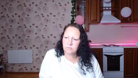 Snapshot of mrs___milf chatting on 09-21-25, 08:49 mrs milf online show from 09-21-25, 08:49