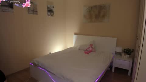 Mia online show from 03-09-26, 11:36