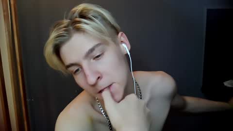 Snapshot of mrsexycum4u chatting on 01-05-25, 09:15 Adam online show from 01-05-25, 09:15