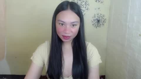 Snapshot of ms_bellaxoxo chatting on 04-22-26, 10:22 Bella online show from 04-22-26, 10:22
