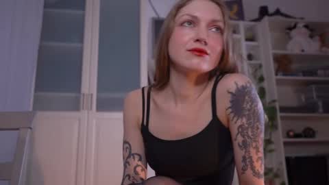 Snapshot of ms_lorelei chatting on 10-24-25, 07:10 Lore online show from 10-24-25, 07:10