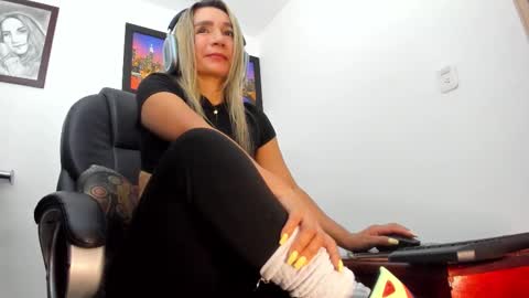 ms_lunarose online show from 11-20-25, 12:55