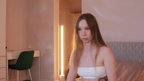 Snapshot of msaura chatting on 10-17-25, 07:11 Svetlana online show from 10-17-25, 07:11