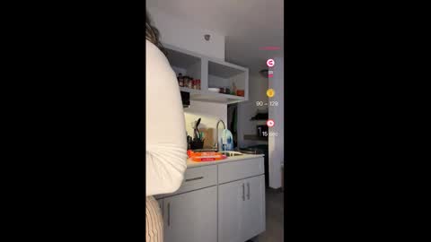 mskitty000 online show from 01-15-26, 10:46