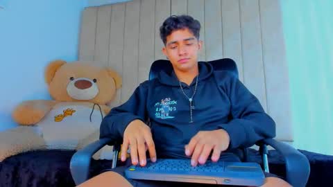 Snapshot of muichiro_tokito1 chatting on 02-01-25, 04:24 muichiro tokito1 online show from 02-01-25, 04:24