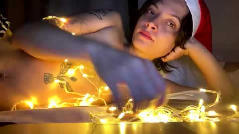 Snapshot of munchi_ chatting on 12-18-24, 10:19 online show from 12-18-24, 10:19