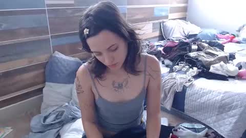 Snapshot of munchi_ chatting on 10-08-25, 03:31 online show from 10-08-25, 03:31