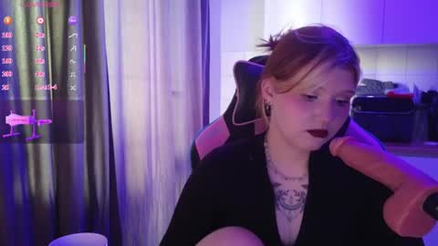 Snapshot of mura_muur chatting on 06-25-26, 12:20 Milana online show from 06-25-26, 12:20