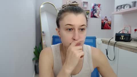 Snapshot of muriel_elvin chatting on 09-12-25, 08:47 muriel_elvin online show from 09-12-25, 08:47