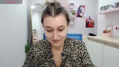 Snapshot of muriel_elvin chatting on 10-06-25, 09:18 muriel_elvin online show from 10-06-25, 09:18