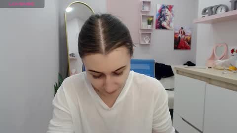 Snapshot of muriel_elvin chatting on 12-01-25, 06:18 muriel_elvin online show from 12-01-25, 06:18