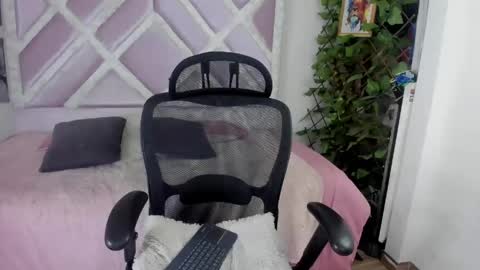 Snapshot of muriell_69 chatting on 06-04-26, 06:36 muriell_69 online show from 06-04-26, 06:36