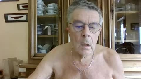 Snapshot of mururoa35 chatting on 10-28-25, 11:03 mururoa35 online show from 10-28-25, 11:03