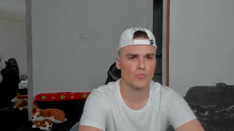 Snapshot of murzik__ chatting on 06-20-26, 06:54 murzik__ online show from 06-20-26, 06:54