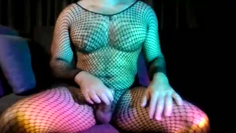 Snapshot of muscbttmbitch chatting on 05-11-26, 06:38 muscbttmbitch online show from 05-11-26, 06:38