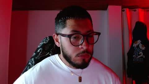 Snapshot of muscle_cock32 chatting on 10-22-25, 08:14 David Big online show from 10-22-25, 08:14