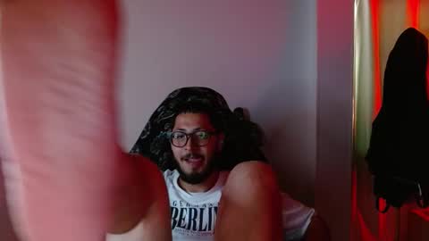 Snapshot of muscle_cock32 chatting on 10-24-25, 06:37 David Big online show from 10-24-25, 06:37