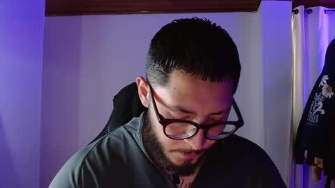 Snapshot of muscle_cock32 chatting on 11-13-25, 05:23 David Big online show from 11-13-25, 05:23