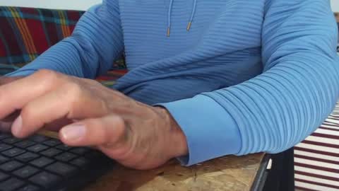 Snapshot of muscle_man1 chatting on 04-11-26, 02:27 Mike online show from 04-11-26, 02:27
