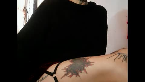 Snapshot of muscle_mommyy chatting on 09-16-25, 08:32 arami online show from 09-16-25, 08:32