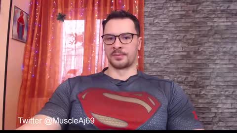 Snapshot of muscleaj69 chatting on 01-05-25, 01:47 AJ online show from 01-05-25, 01:47