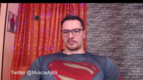 Snapshot of muscleaj69 chatting on 01-05-25, 04:48 AJ online show from 01-05-25, 04:48