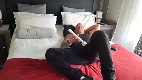 muscledaddy69s online show from 04-24-26, 10:28