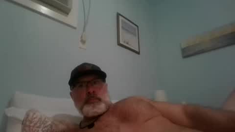 Snapshot of musclemeat41 chatting on 10-27-25, 05:28 musclemeat41 online show from 10-27-25, 05:28