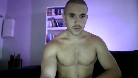 Snapshot of muscleshow00 chatting on 09-10-25, 06:13 muscleshow00 online show from 09-10-25, 06:13