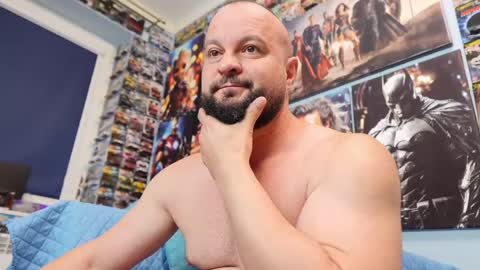 Snapshot of muscular_bear chatting on 05-16-26, 01:54 Chris online show from 05-16-26, 01:54