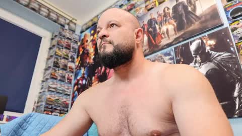 Snapshot of muscular_bear chatting on 06-08-26, 05:52 Chris online show from 06-08-26, 05:52