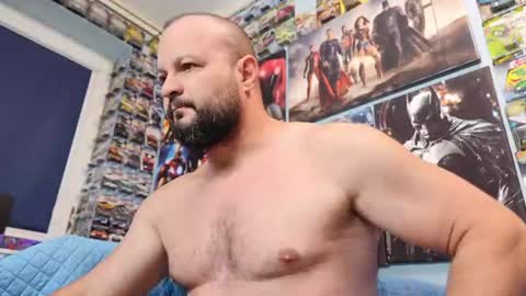 Snapshot of muscular_bear chatting on 07-07-26, 05:10 Chris online show from 07-07-26, 05:10