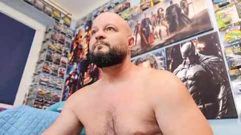 Snapshot of muscular_bear chatting on 07-09-26, 06:39 Chris online show from 07-09-26, 06:39