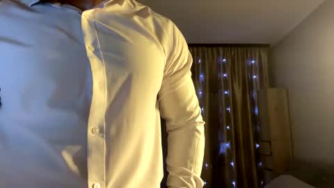 Snapshot of muscularjuggler chatting on 03-11-26, 03:29 muscularjuggler online show from 03-11-26, 03:29
