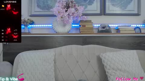 Snapshot of musedollx chatting on 09-15-25, 06:52 Luna  online show from 09-15-25, 06:52