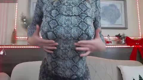 Luna  online show from 12-17-25, 10:38