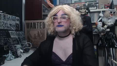 Muziknerd online show from 12-11-24, 05:21