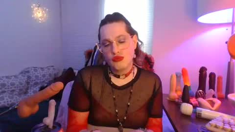 Snapshot of mxsissycharlotte chatting on 04-28-26, 11:10 Mx Charlotte online show from 04-28-26, 11:10