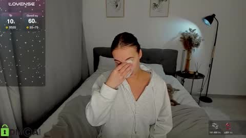 Snapshot of my_coco chatting on 12-06-24, 02:57 katie online show from 12-06-24, 02:57