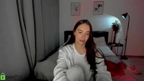 Snapshot of my_coco chatting on 12-14-24, 08:18 katie online show from 12-14-24, 08:18