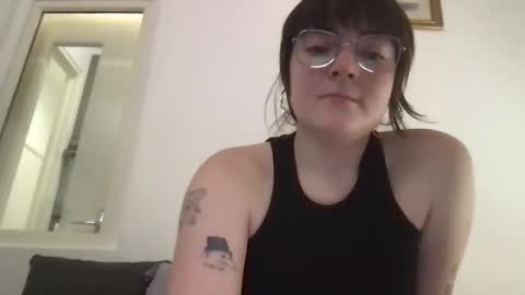 Snapshot of my_kittylily chatting on 02-19-25, 12:46 Lily online show from 02-19-25, 12:46