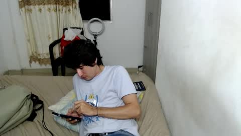 Snapshot of myke_xxx chatting on 11-01-25, 01:40 mike online show from 11-01-25, 01:40