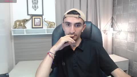 Snapshot of mykecastle chatting on 07-19-26, 03:32 Im Mike online show from 07-19-26, 03:32