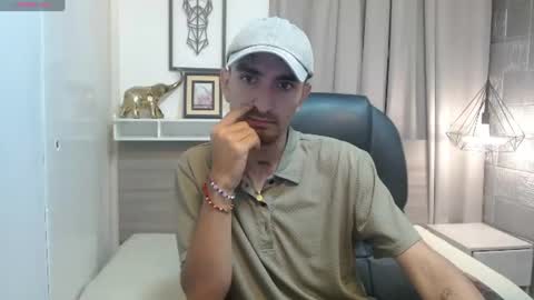 Snapshot of mykecastle chatting on 07-21-26, 03:31 Im Mike online show from 07-21-26, 03:31