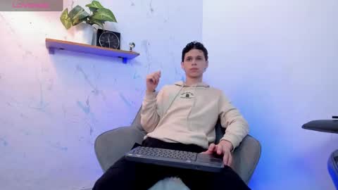 Snapshot of mykelcano chatting on 10-10-25, 03:33 Mykel online show from 10-10-25, 03:33