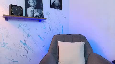 Snapshot of mykelcano chatting on 10-20-25, 06:03 Mykel online show from 10-20-25, 06:03